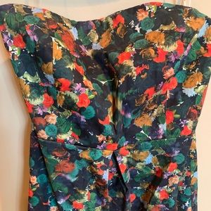 Strapless dress with flower pattern